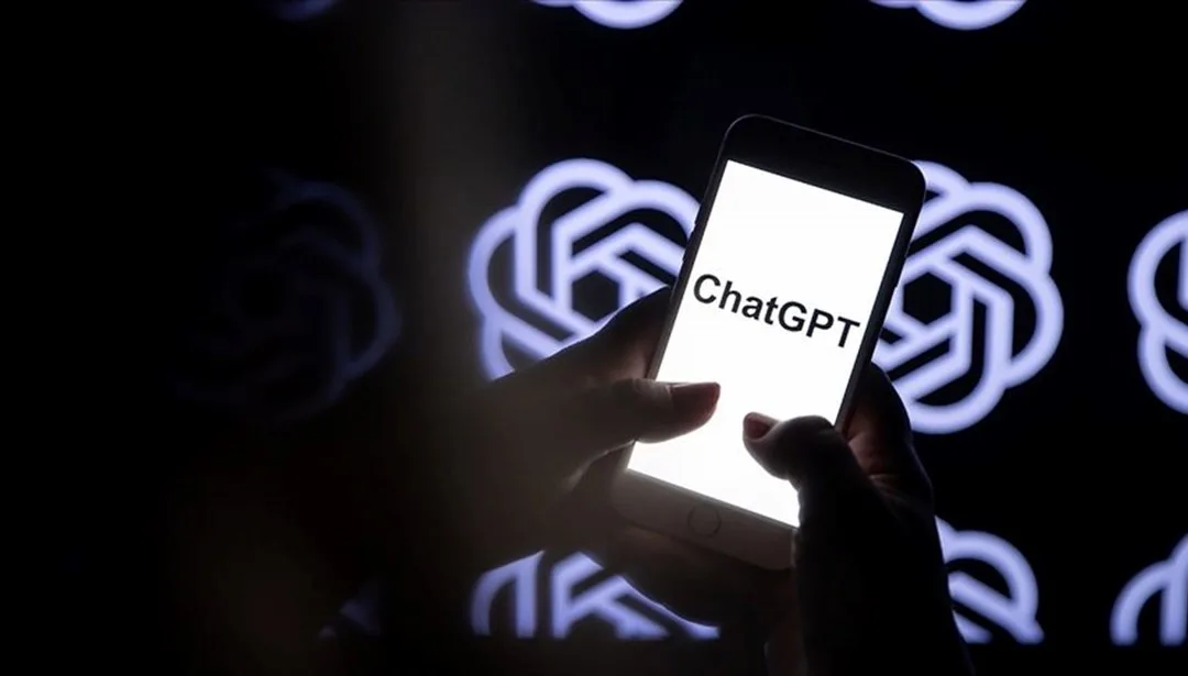 Teyit logosu üzerinde 'ChatGPT' yazısı ve soru işareti içeren tasarım öğesi