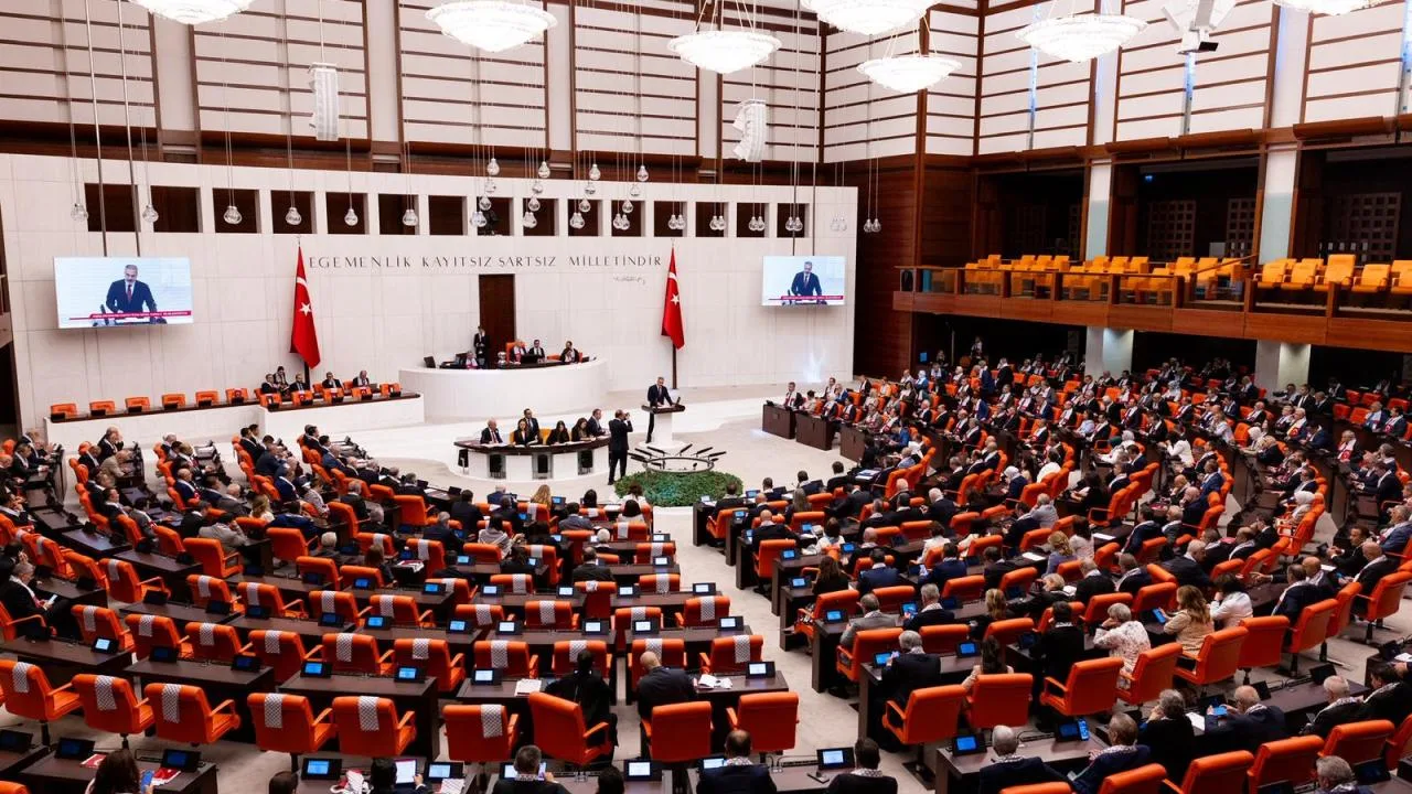 TBMM Genel Kurulu'nda milletvekilleri oy kullanırken salon görüntüsü