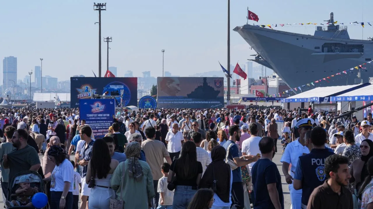 TEKNOFEST Mavi Vatan etkinliğinde son gün kutlaması atmosferi