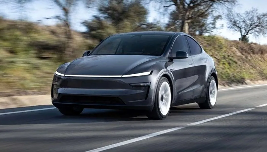 Tesla logosu ve Türkiye haritasıyle beraber rekor kırdığı vurgulanan görsel (başlık referansı)