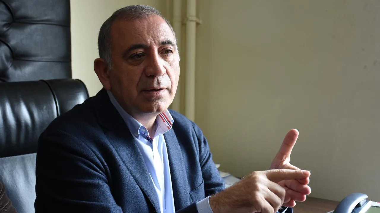 CHP İstanbul İl Kongresi'yle ilgili hukuk sürecine ilişkin duruşma salonu veya adliye atmosferini çağrıştıran görüntü