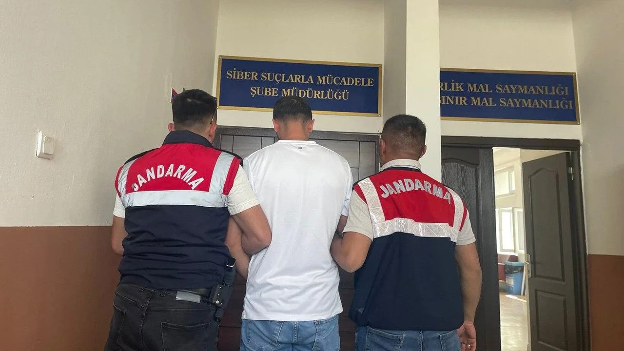 MİT logosu veya operasyonla ilgili resmi unsurlar, siber dolandırıcılık şebekesine yönelik operasyonu çağrıştıran sahne