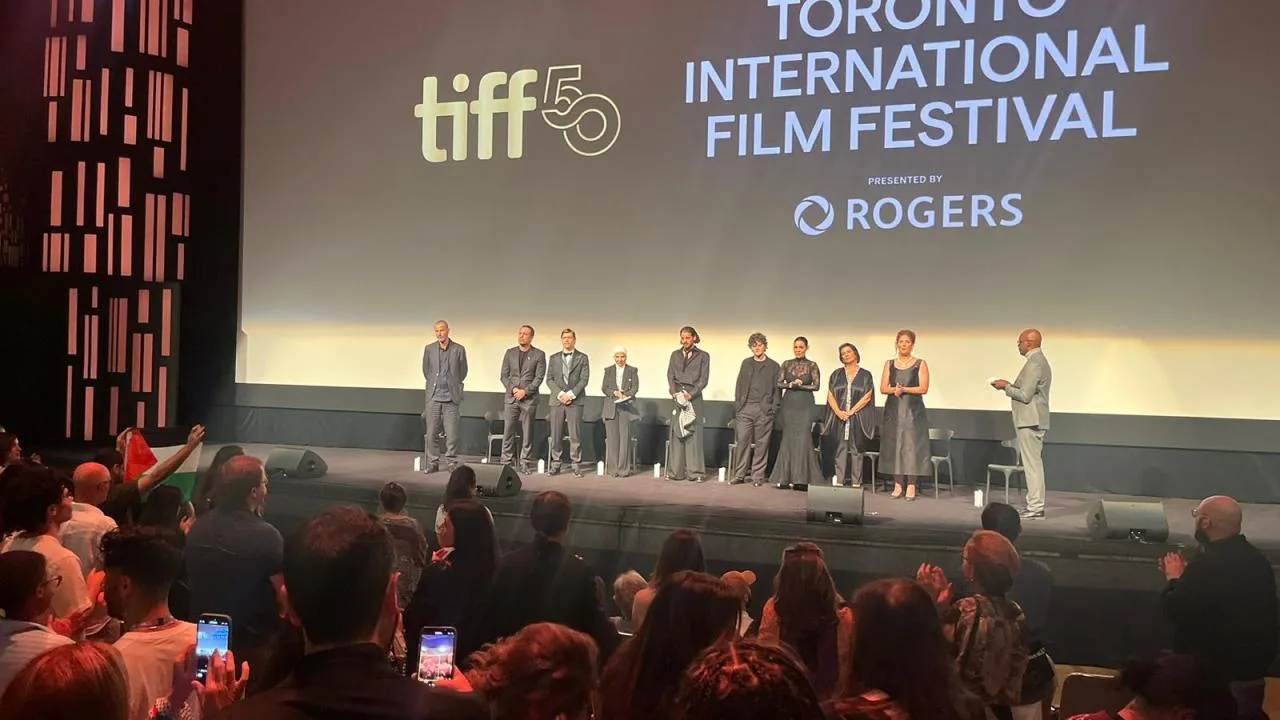 TRT ortak yapımı 'Filistin 36' filminin oyuncu ve ekibi Toronto'da seyirci tarafından alkışlanırken