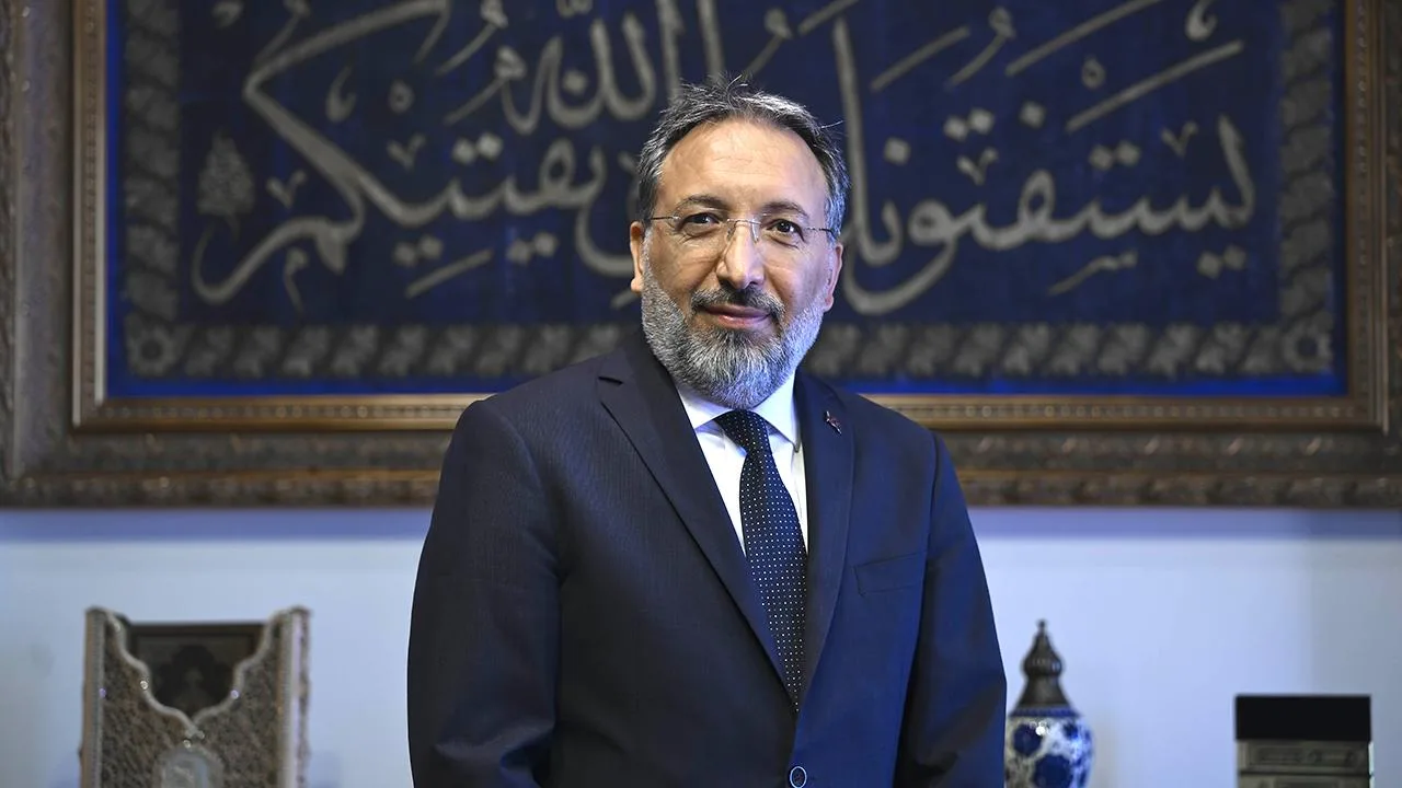 Diyanet İşleri Başkanlığı logosu ve Prof. Dr. Safi Arpaguş'un atama haberi başlığına gönderme