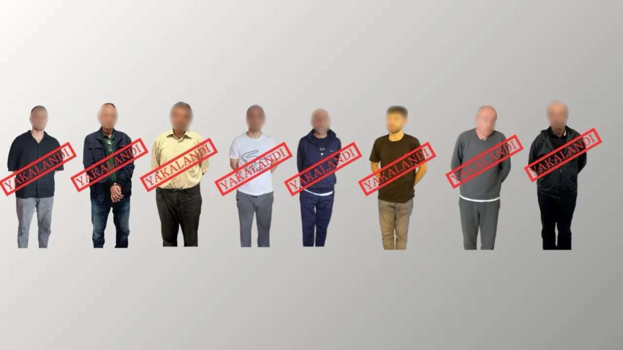 Kırmızı bültenle aranan sekiz suçlunun Türkiye'ye getirildiğini bildiren haber görseli