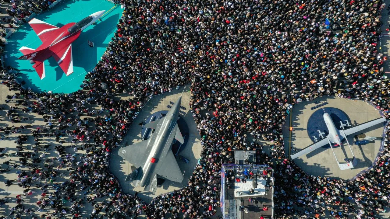TEKNOFEST İstanbul girişinde etkinlik alanı ve ziyaretçilere ilişkin görsel
