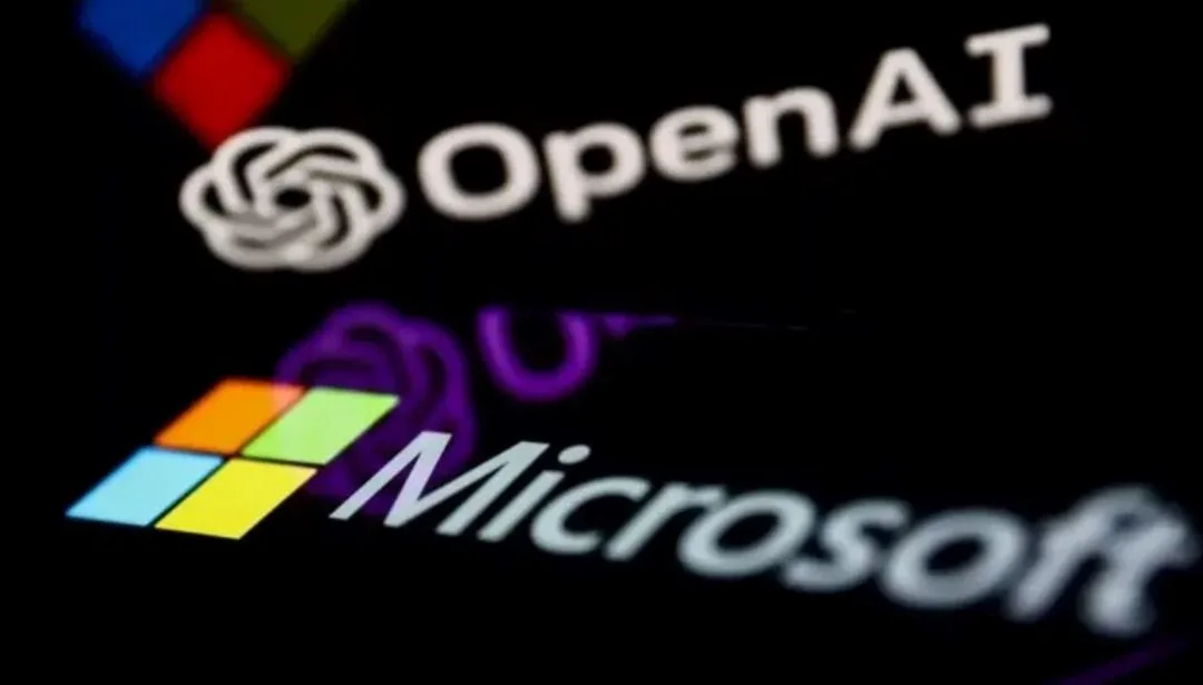 Microsoft ve OpenAI logoları yan yana, haber başlığıyla ilişkilendirilen kurumsal görsel.