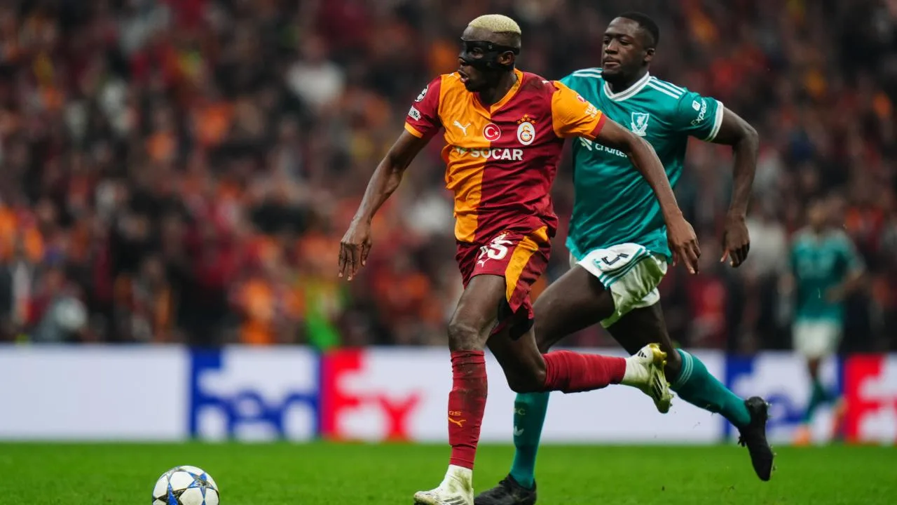 Galatasaray futbolcuları maçta sevinç yaşarken sahada mücadele ediyor