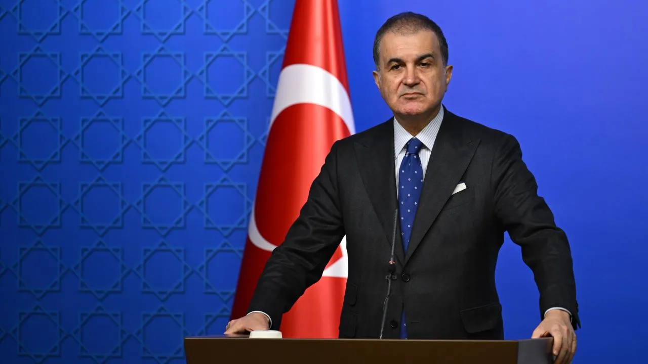 AK Parti yetkililerinin İsrail'in alıkoyduğu Türk vatandaşlarına ilişkin yaptığı açıklamayı anlatan haber görseli