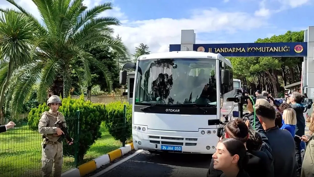 Uyuşturucu operasyonuyla ilgili kan örnekleri alınan kişilere ilişkin adli işlem sahnesi