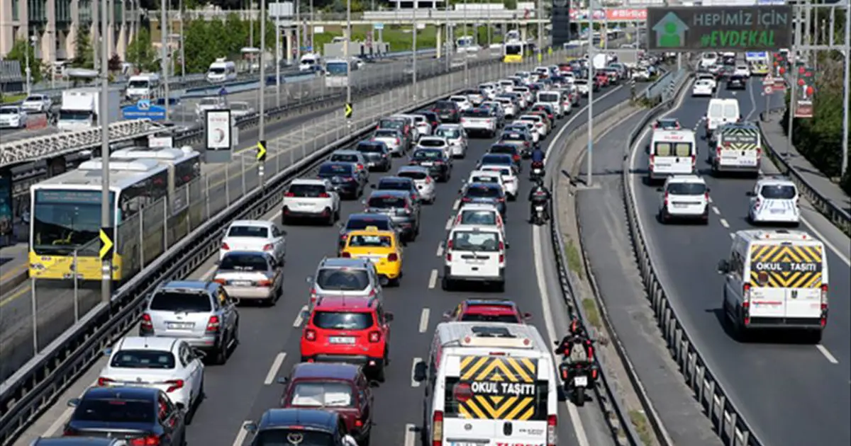Motorlu Taşıtlar Vergisi 2026 başlığıyla yayımlanan haber sayfasının ekran görüntüsü, başlık ve hesaplama çağrısı görünür.