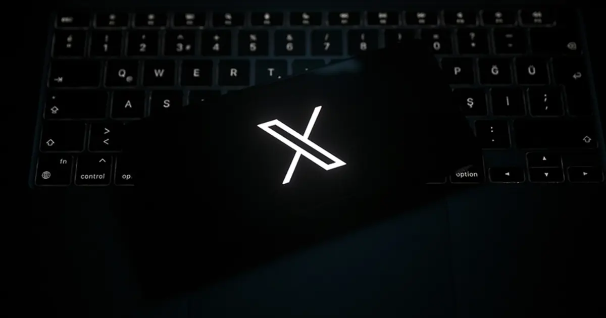 X (Twitter) logosu ve erişim sorununu çağrıştıran uyarı simgeleri