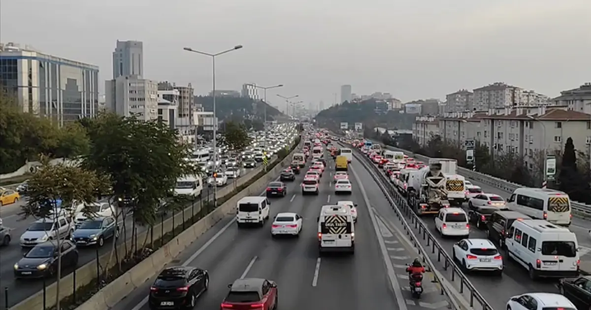 Yeni araç sahiplerine getirilen zorunlu uygulamaya dikkat çeken uyarı ve cezaya dair haber görseli