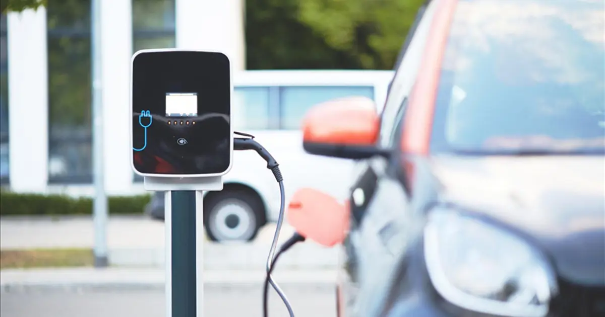 İkinci el otomobil piyasasında elektrikli araçların yükselişi vurgulanıyor.