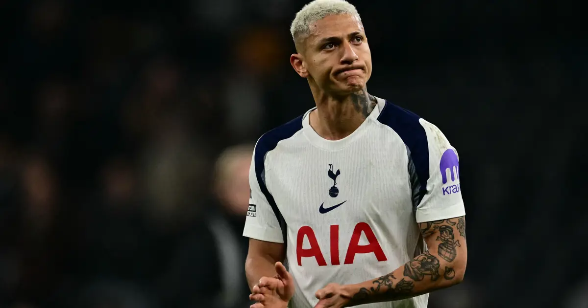 Tottenham ve Nottingham Forest logoları, maç bilgisi ve Premier Lig küme mücadelesine vurgu yapan düzenleme