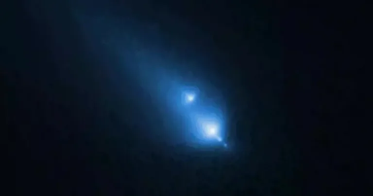 Hubble gözlemiyle kuyruklu yıldızın parçalanma ya da yok oluş anını belgeleyen uzay görüntüsü