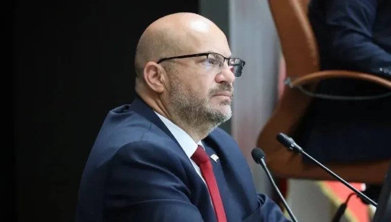Geçici çalışanlarla ilgili yasa tasarısına dair haber başlığı