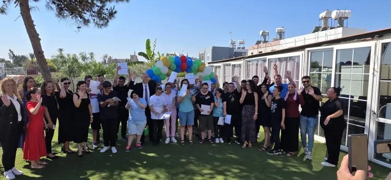 İrfan Nadir Rehabilitasyon Merkezi’nde düzenlenen ilk karne töreninden görünüm, katılımcılar ve törensel anlar