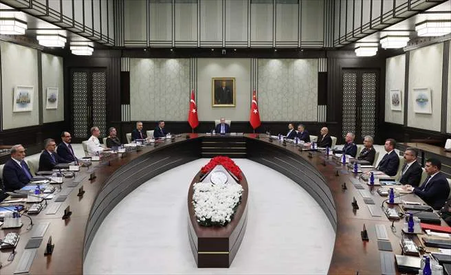 TC Milli Güvenlik Kurulu toplantı salonunda Türk bayrağı ve devlet yetkilileri görüntüsü