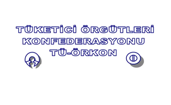 TÜ-ÖRKON afiş veya temsilciyle plaj giriş ücreti uygulaması eleştirisini vurgulayan sahne