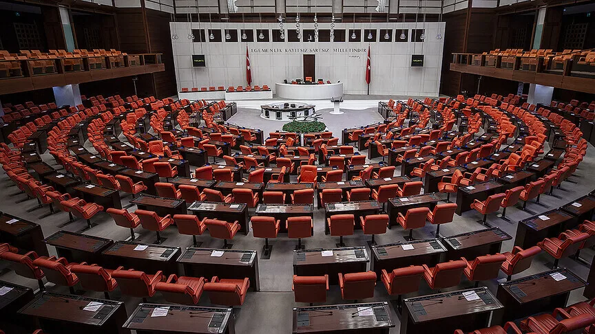Türkiye’de 12’nci Yargı Paketi metinleri TBMM’ye sunulurken düzenlenen belge yığını