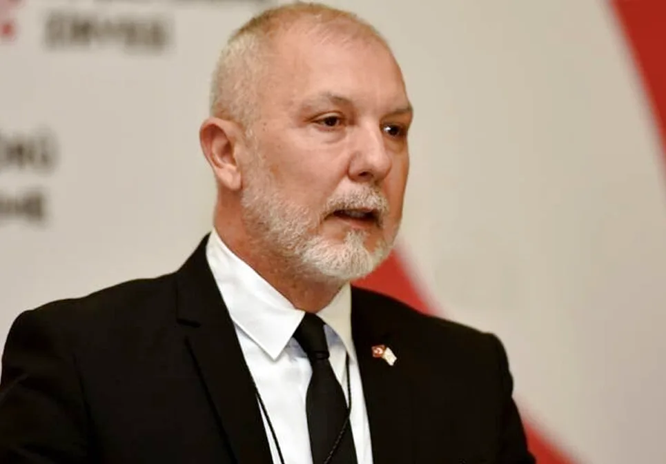 Türk ve delegasyon üyelerinin masada güvenlik ve egemenlik vurgusu yaparken toplantı anı
