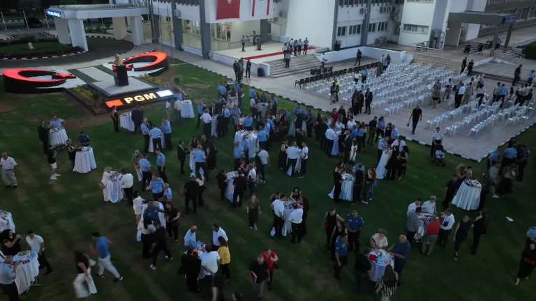 Emekliye ayrılan ve 30 hizmet yılını tamamlayan polis memurlarına plaket takdim töreninden görüntü