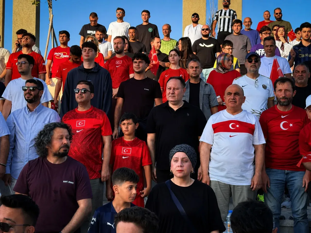 Öztürkler aile bireyleri Millet Bahçesi’nde Türkiye A Milli Futbol Takımı maçını izlerken