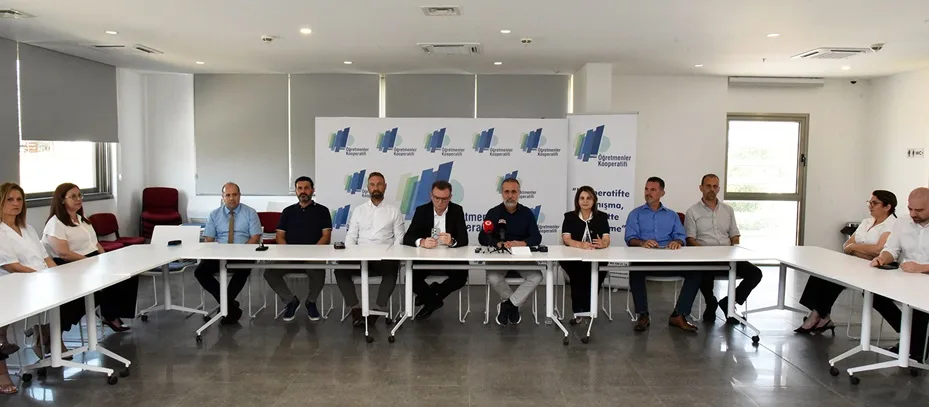 Öğretmenler Kooperatifi logosu ve dijital sistem tanıtımını çağrıştıran görsel