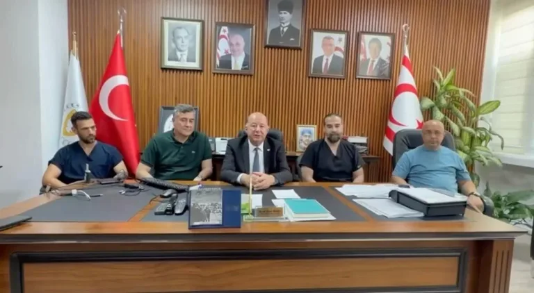 Nalbantoğlu Hastanesi’nde robotik cerrahiyle akciğer kanseri ameliyatı yapılan ameliyat salonu veya cerrah ekibi görüntüsü