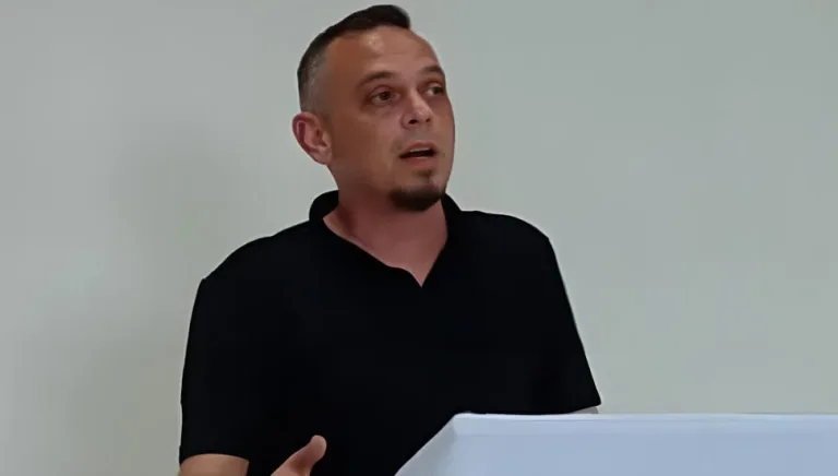 Limanlarda açılan münhal sayısının yetersiz olduğunu belirten haber başlığına uygun, metin odaklı görsel altı