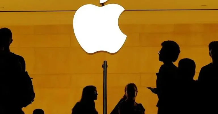 Apple logosu ve MacBook ile iPad cihazlarını gösteren düzenleme (resim altı boş)