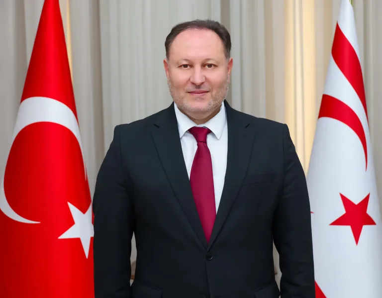Öztürkler imzasıyla Babalar Günü mesajını ileten yazılı görsel veya kutlama içeriği