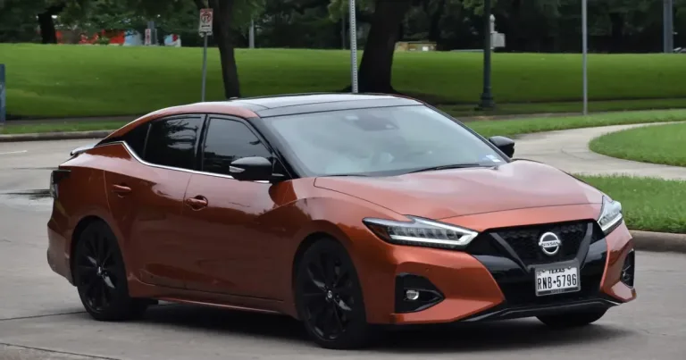 Nissan’ın 34 yıllık popüler modelinin üretiminin sona erdiğini duyuran haber başlığı