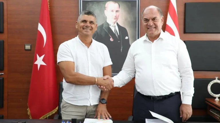 Minareliköy Muhtarlığı ve Spor Kulübü Sosyal Tesisi projesine ilişkin imza töreninden bir kare