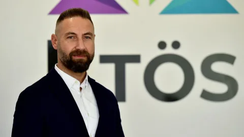 Burak Maviş konuşuyor; Kıbrıslı Türklerin dünyadan koparılamayacağını vurguluyor