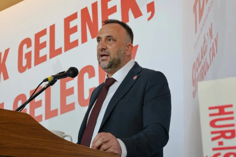 Çeler, Başbakanı kendisi ve diğer parti temsilcileriyle halkın önüne çıkmaya davet ediyor