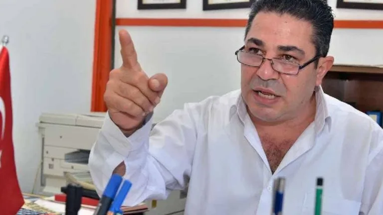 Narenciye üreticileri için ödeme zamanına ilişkin belirsizliği vurgulayan haber başlığı yazılı gazete veya ekran görüntüsü