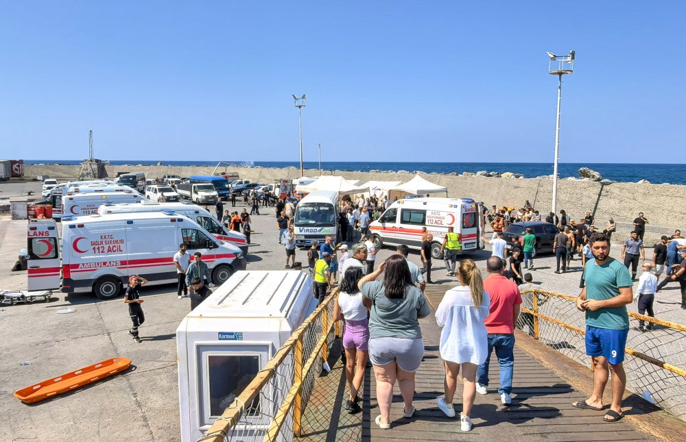AA-20260830-42342187-42342185-GIRNE_LIMANINDAN_AYRILAN_FERIBOTUN_ALABORA_OLMASI_NEDENIYLE_KURTARMA_CALISMASI_BASLATILDI1.jpg