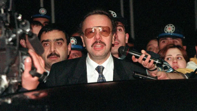 Arif Ahmet Denizolgunun mezarının açılacağına dair haber başlığı yazılı metin