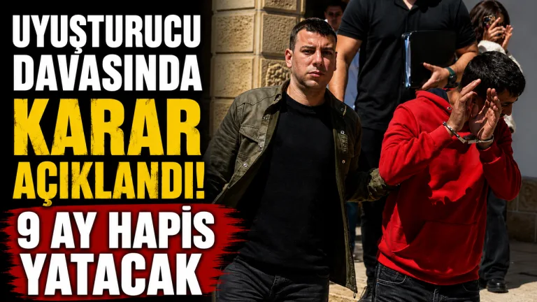 Uyuşturucu davasında hüküm giyen sanığın duruşma salonunda beklerken görüntüsü