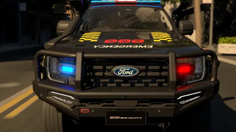 Ford Ranger Super Duty itfaiye aracı, alevlere müdahale için tasarlanmış donanımlarla gösteriliyor