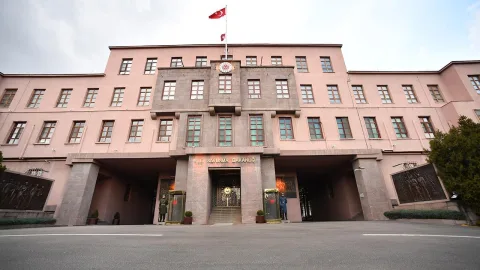 MSB logosu ve resmi yetkililerin toplantı veya açıklama yaptığı görüntü, Suriyenin egemenliği vurgulanıyor