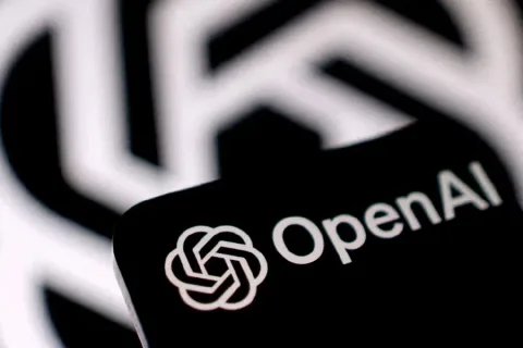 Elon Musk ve OpenAI adlarını içeren haber başlığına yönelik tepkiyi simgeleyen görsel için kısa açıklama