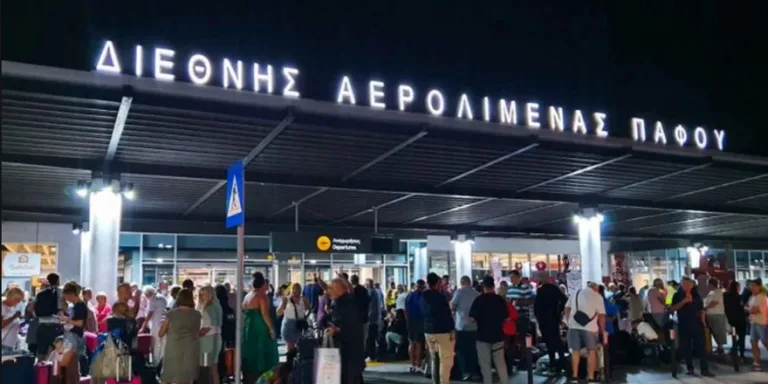 Kıbrıs’ın güneyinde turizmin yüzde 8 gerilediğini belirten haber başlığına uygun, ilgili görsel için kısa açıklama