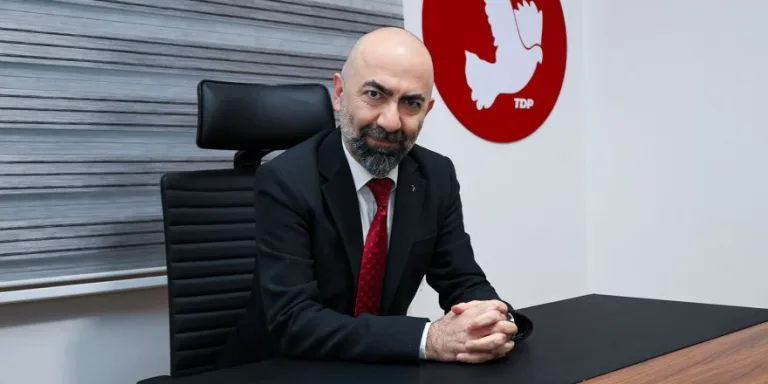 Kemal Baykallı resmi; TDP Genel Sekreter Yardımcılığı göreviyle ilgili portre