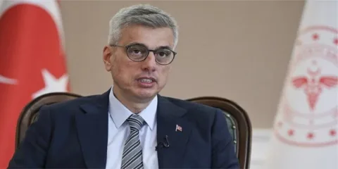 Gemi faciasından kurtulan 35 haftalık hamile kadınların ambulanslarla Kocaeli'ye nakledildiğini belirten sahne