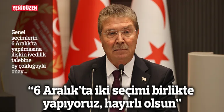 Üstel mikrofon karşısında konuşuyor, iki seçimin 6 Aralık'ta birlikte yapılacağını duyuruyor