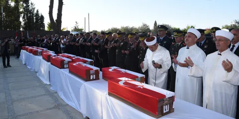 Kimlikleri tamamlanan 15 kayıp, Atlılar Şehitliği'ne defnedildi
