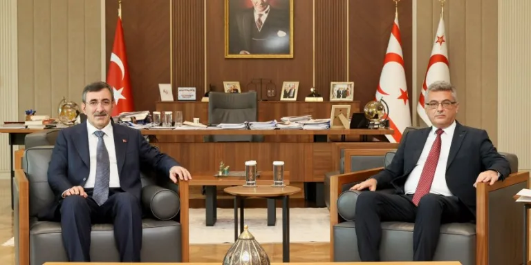 Cumhurbaşkanı Erhürman, Türkiye Cumhuriyeti Cumhurbaşkanı Yardımcısı Cevdet Yılmaz’ı kabul ederken